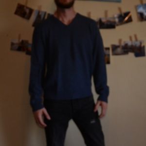 Medium Ralph Lauren v neck sweater